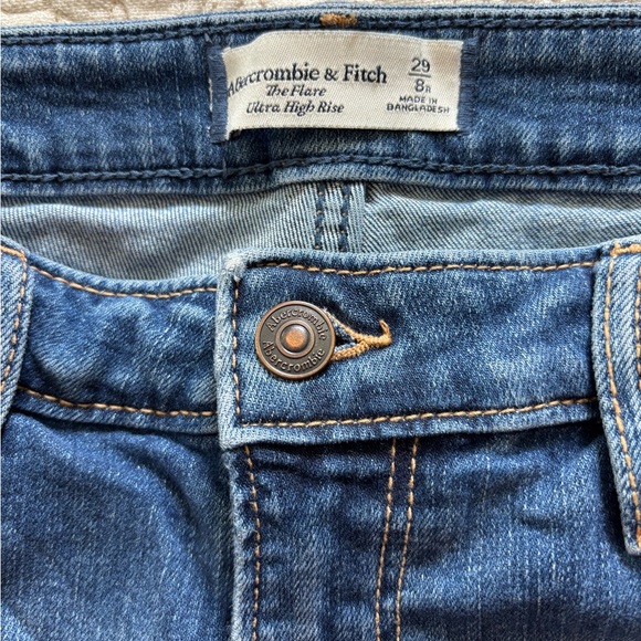 NWOT Abercrombie & Fitch Ultra High Rise Stretch Flare Jeans. SOLD OUT ON SITE. - Picture 5 of 8